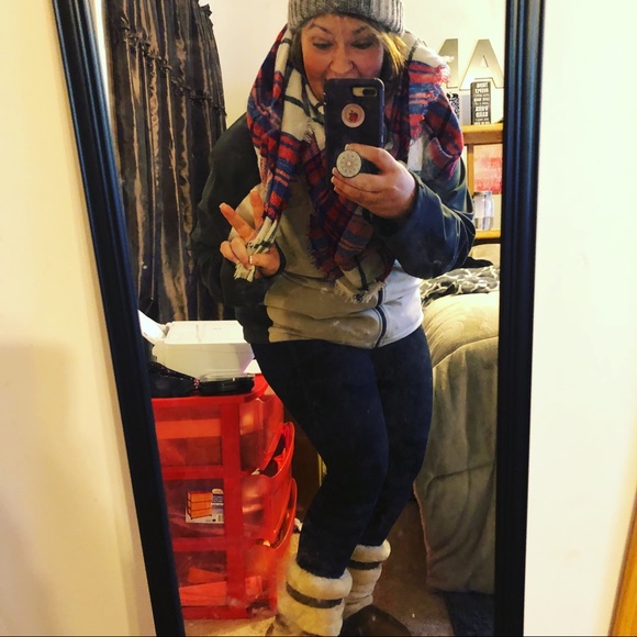 Bookmark my Closet ❤️ - Picture 7 of 8